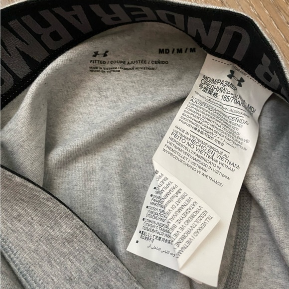 NWT Woman’s Under Armour fitted capri leggings. Size medium - Picture 5 of 5